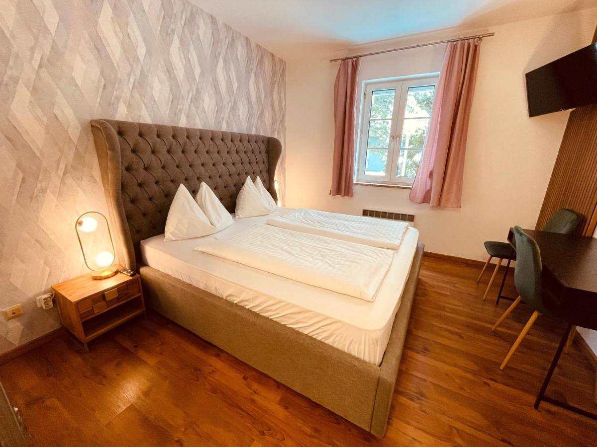 Gaestehaus Am Stadtpark Vöcklabruck エクステリア 写真