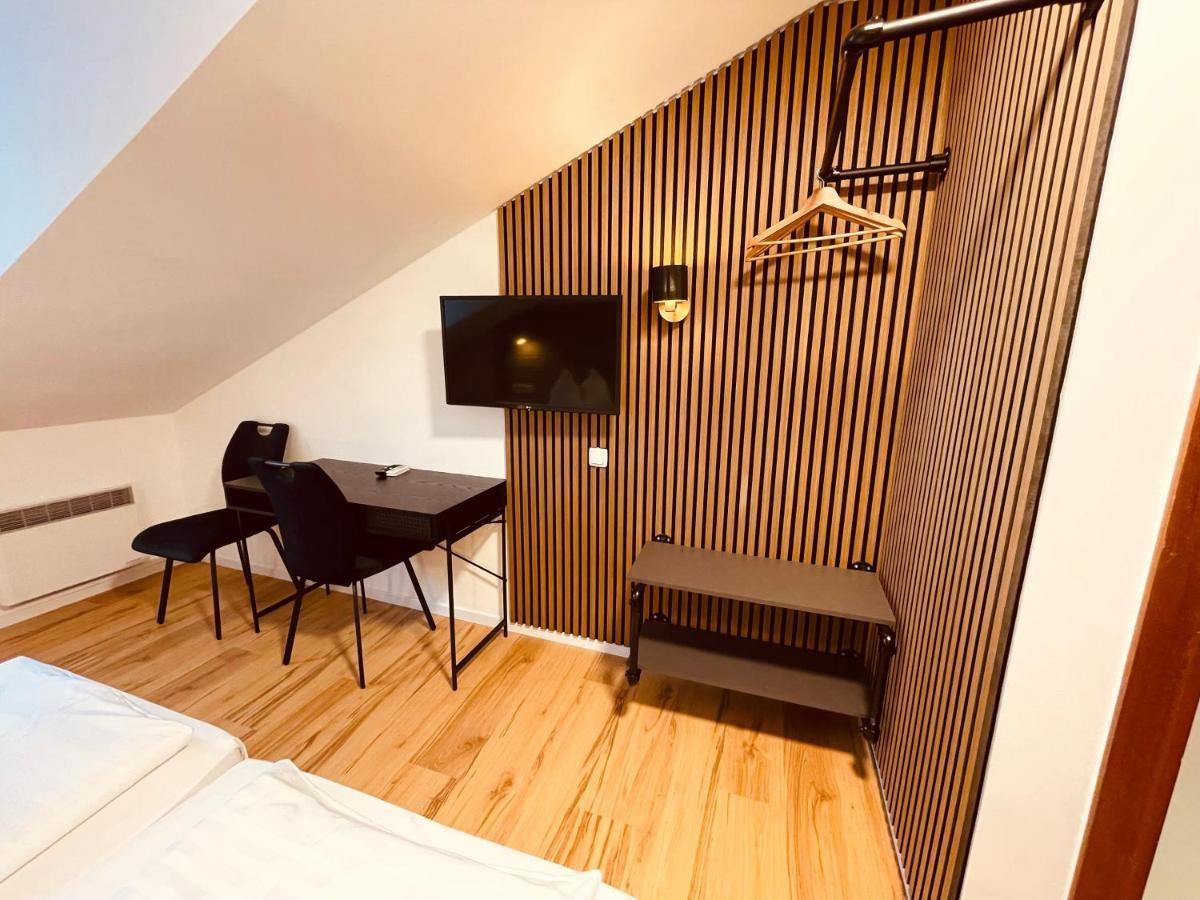 Gaestehaus Am Stadtpark Vöcklabruck エクステリア 写真